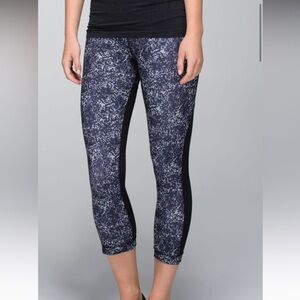 Lululemon Journey Crop
Rocky Road Sand Dune Toothpaste / Black